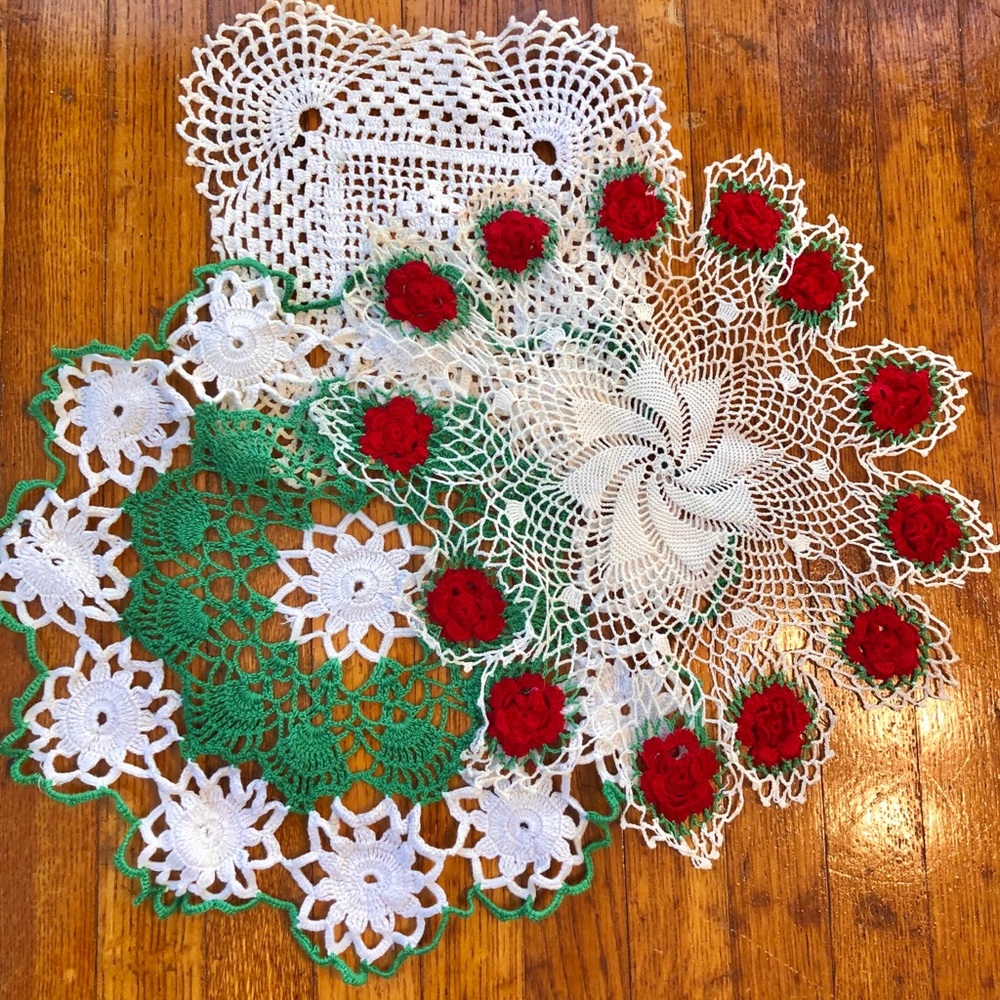 Vintage cottage core doily set